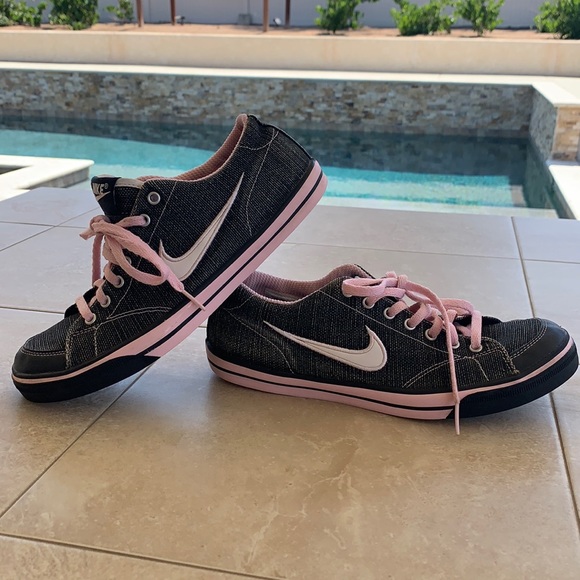 Black and Pink Retro Nike - Picture 1 of 10